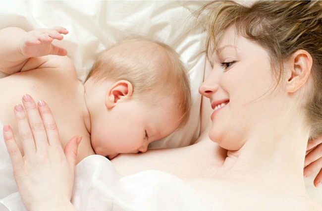 Bổ sung canxi cho bé sơ sinh qua sữa mẹ
