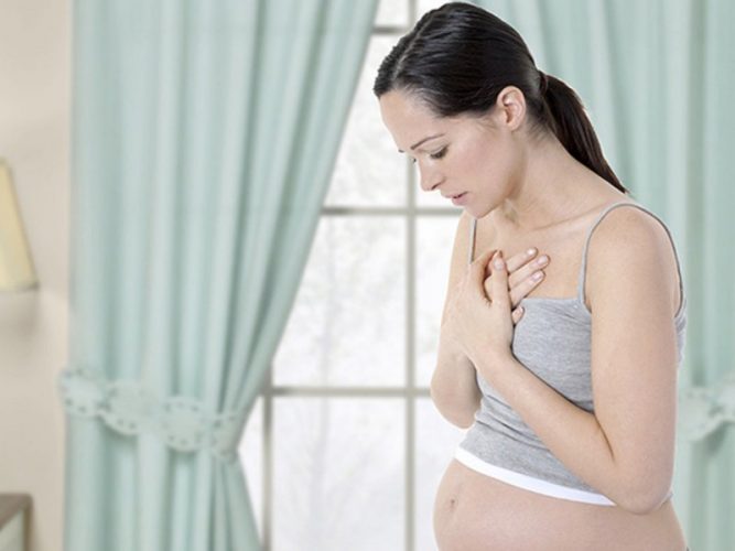tại sao phụ nữ thường khó thở khi mang thai