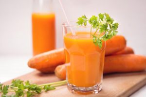 Bầu 3 tháng đầu uống nước ép cà rốt được không?