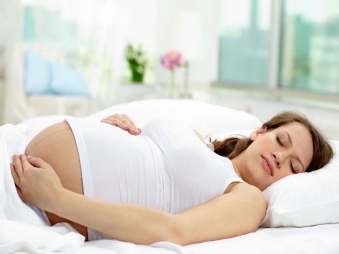 Những tư thế mẹ bầu nên tránh trong thai kỳ 1 - Sắt bà bầu Chela Ferr Forte