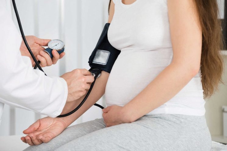 5 việc cần làm khi bà bầu bị tụt huyết áp