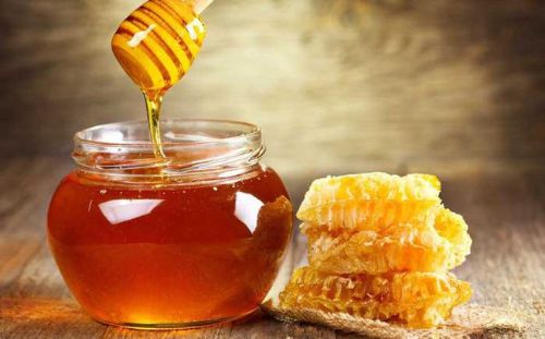 Có nên trị táo bón cho trẻ sơ sinh bằng mật ong?