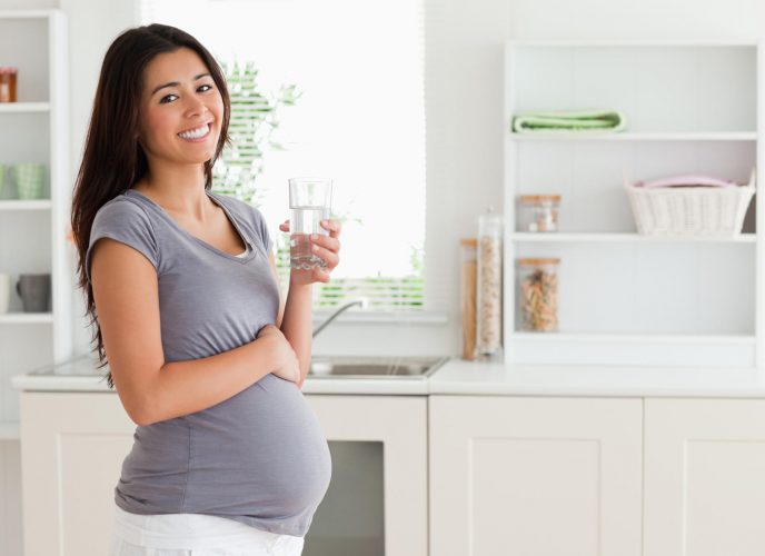Chuyên gia chỉ dẫn uống viên sắt và canxi đúng cách trong thai kỳ