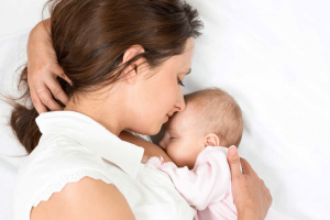 Mẹ sau sinh ăn gì để con ngủ ngon giấc hơn?