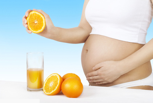 Nên uống gì khi mang thai 3 tháng đầu?