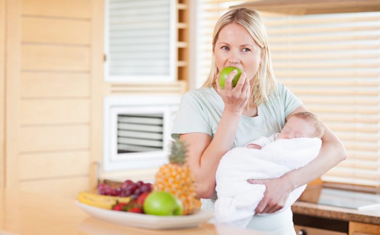 Kiêng cữ sau sinh mấy tháng thì được ăn uống bình thường?