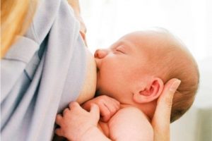 Mẹ sau sinh ít sữa phải làm sao để cải thiện?