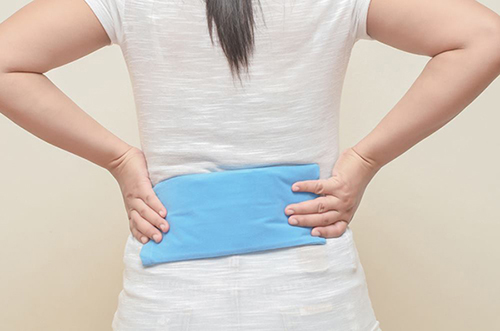 Có nên chườm nóng để trị đau lưng khi mang thai?