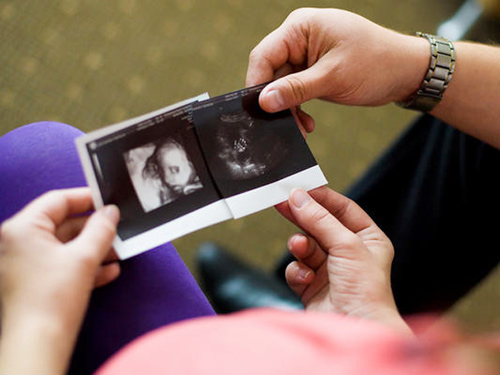 Phát hiện nguy cơ dị tật thai nhi trong 3 tháng đầu có chữa được không?