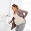 Bị đau lưng khó thở khi mang thai tháng cuối có sao không?
