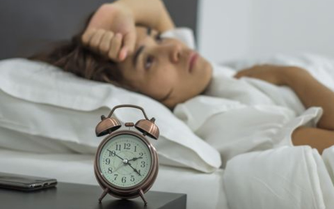 Bị mất ngủ sau sinh mổ là thiếu chất gì?
