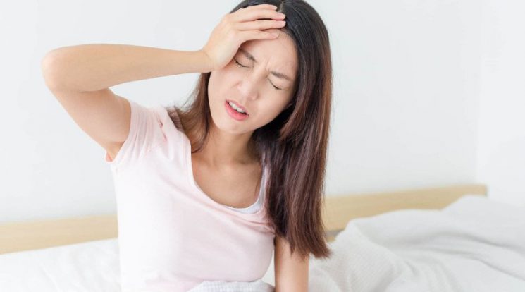 8 cách chữa đau đầu cho phụ nữ sau sinh để không làm ảnh hưởng đến sữa mẹ