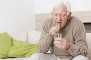 4 cách bổ sung canxi cho người già loãng xương