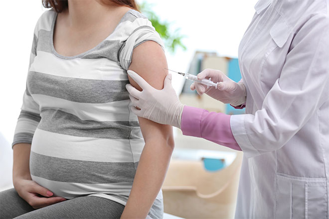 Cách hạ sốt cho bà bầu khi tiêm vaccine