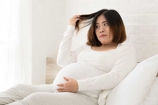 Rụng tóc khi mang thai: Nguyên nhân và cách điều trị