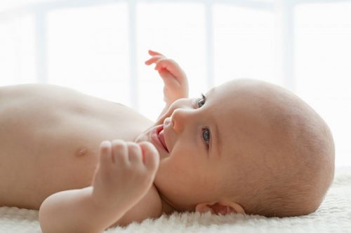 Trẻ sơ sinh bị rụng tóc hói đầu có mọc lại được không?