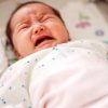 Trẻ sơ sinh bị táo bón khó đi ngoài có phải do sữa mẹ không?