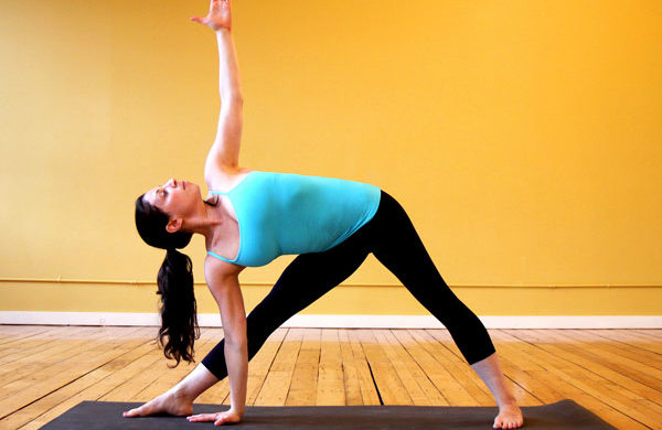 6 động tác yoga giảm cân sau sinh