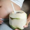 Mang thai 3 tháng đầu uống nước dừa được không?