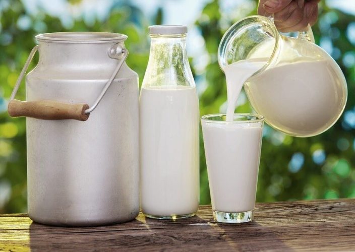 Bà bầu nên uống sữa bầu hay sữa tươi không đường?