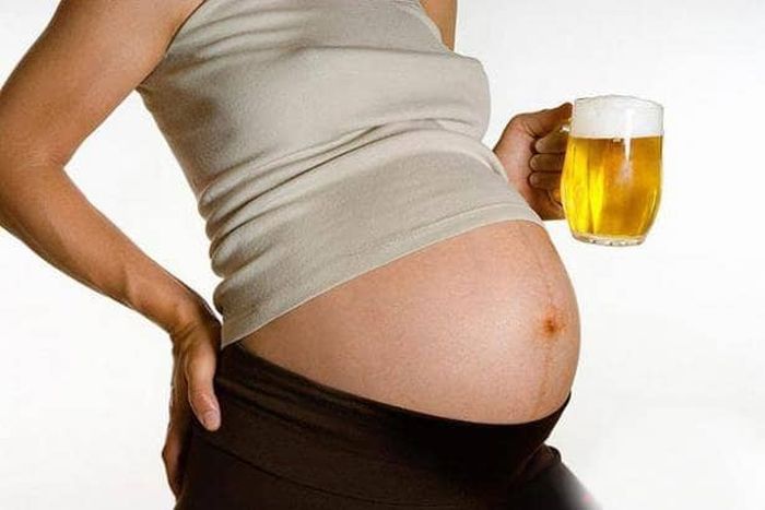 Mẹ bầu 15 tuần uống bia được không?