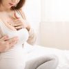 Bị chảy sữa non khi mang thai mẹ nên làm gì?