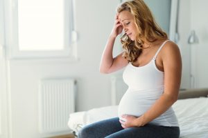 Bà bầu bị nóng toát mồ hôi nhiều khi mang thai có sao không?