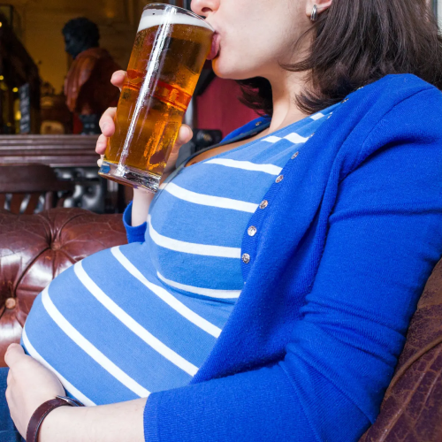 Mẹ bầu 3 tháng đầu uống bia được không?