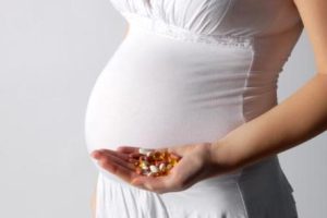Mang thai 3 tháng đầu uống vitamin E được không?