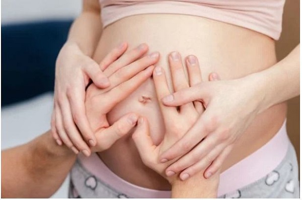 Có nên xoa bụng bầu trong thai kì không?