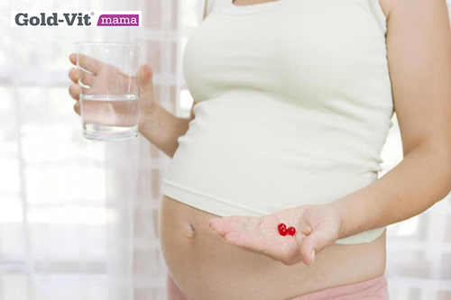 Đang có thai uống vitamin tổng hợp được không?