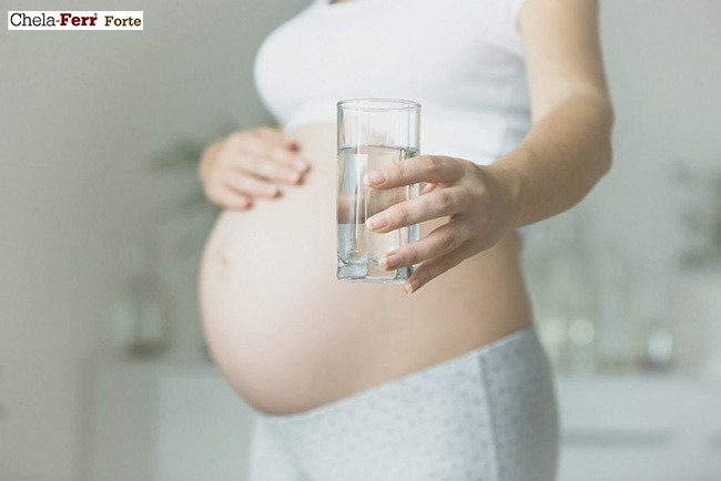 Tại sao mẹ hay bị khô miệng khi mang thai?