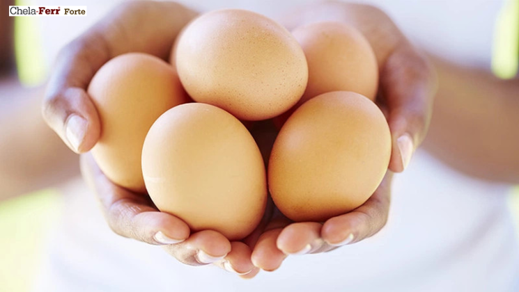 Sau sinh mổ 1 tháng ăn trứng gà được không?